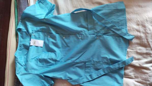 Продаю рабочую блузку 46 размер, совершенно новая, торг умес в Москве