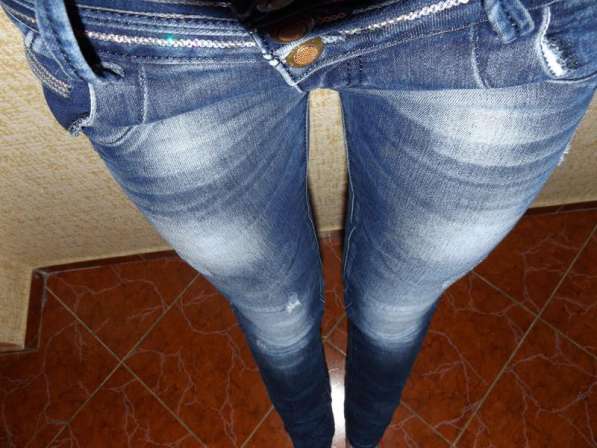 Стильные потертые синие джинсы скины 25 размер