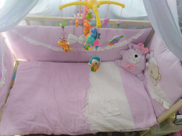 Детская кроватка кремового цвета в Георгиевске