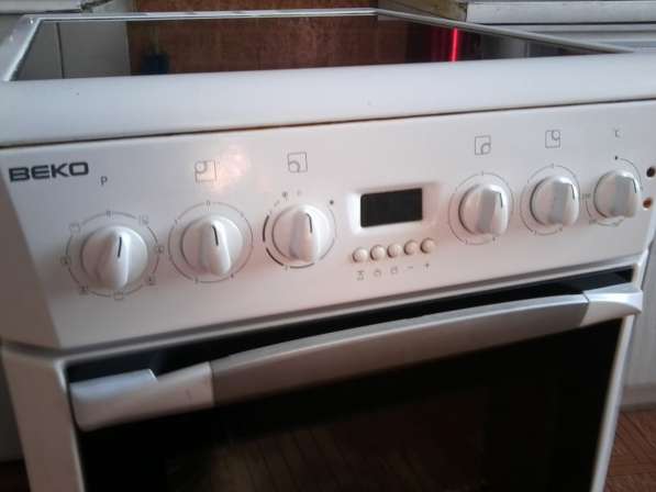 Плита Beko CE 58200 (стекло) в Москве