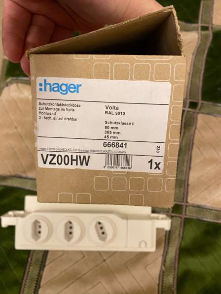 Розетка электрическая Hager Volta в Москве