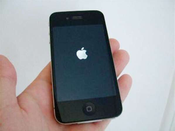 iPhone 4 С телефон почти новый