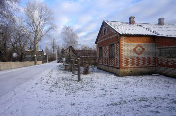 Бревенчатый дом в жилом селе, с хорошим подъездом, на берегу в Ярославле