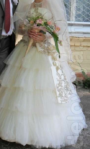 Свадебное платье. очень красивое. продам НЕДОРОГО и СРОЧНО! в 