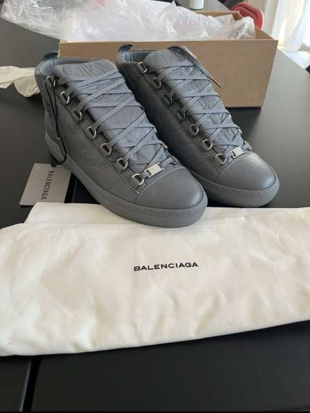 Balenciaga arena