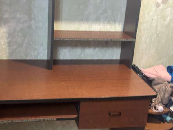 Стол в хорошем состоянии в Владивостоке