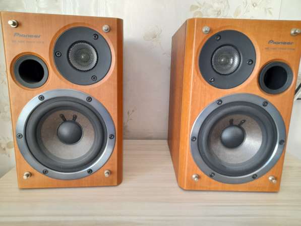 Двухпoлосная полочнaя акустика РIONЕER S-N702-LR