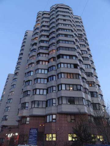 Продам четырехкомнатную квартиру в Москве. Жилая площадь 183,50 кв.м. Этаж 18. Есть балкон.