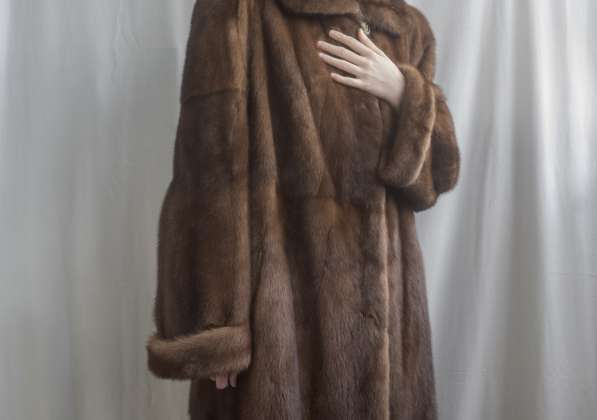 Шуба женская норковая, размер 50-52, цвет светло-коричневый в Красноярске фото 3
