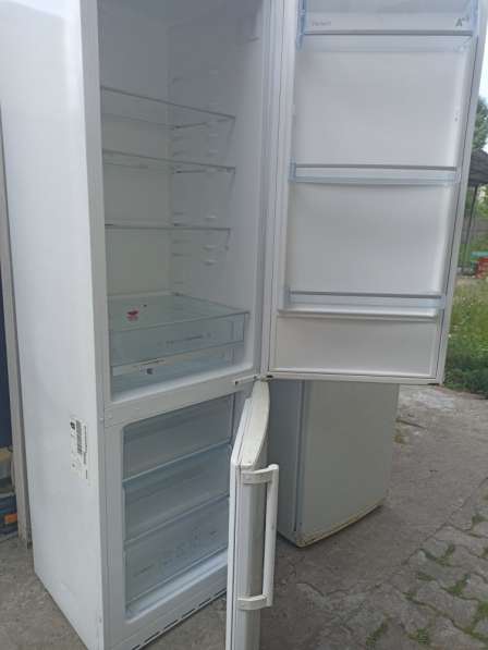 Большой холодильник бош kgs39xw20r двухкамерный в фото 6