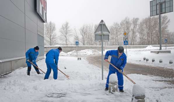 уборка снега в ручную