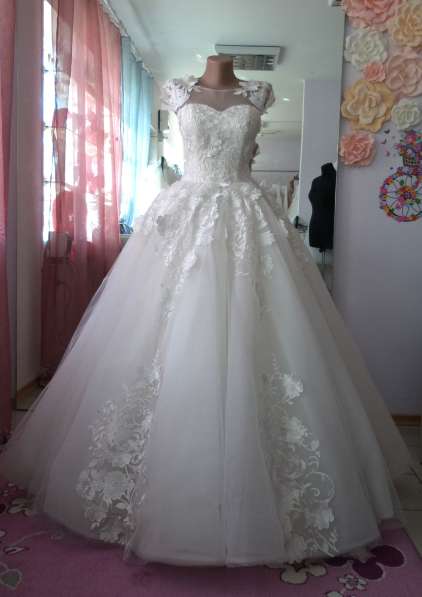Свадебное платье с 3D кружевом в Симферополе фото 3