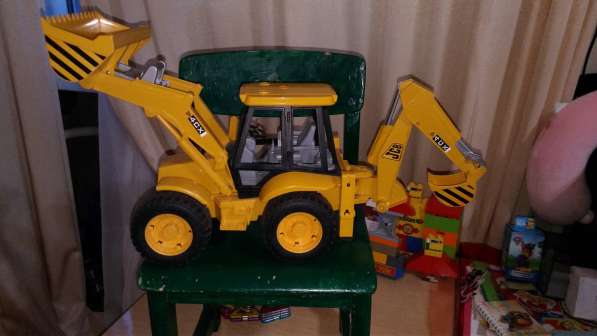 Bruder Трактор погрузчик JCB