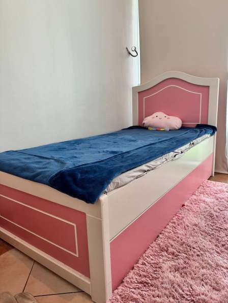 Pull out bed in perfect condition. sold with mattresses