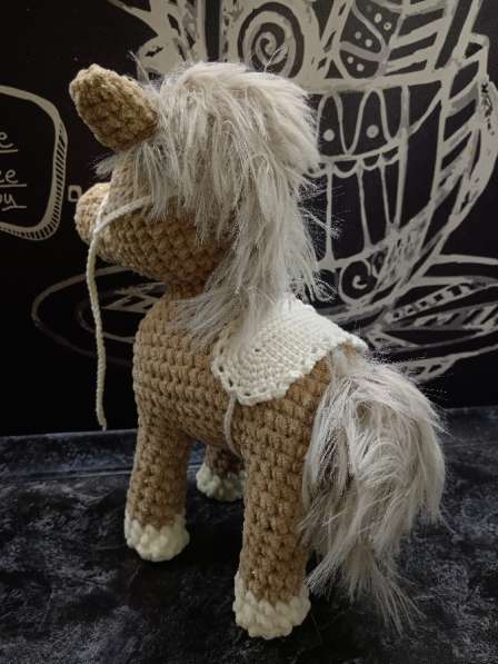 Вязанная лошадь в Тюмени