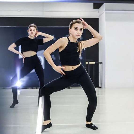 Танцы для девочек - Contemporary в Новороссийске в Новороссийске