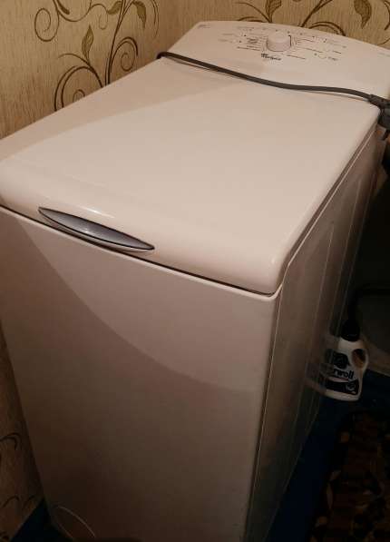 Продам стиральную машину Whirlpool почти новая