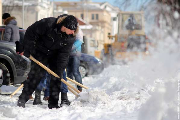 Ручная уборка снега в Омске