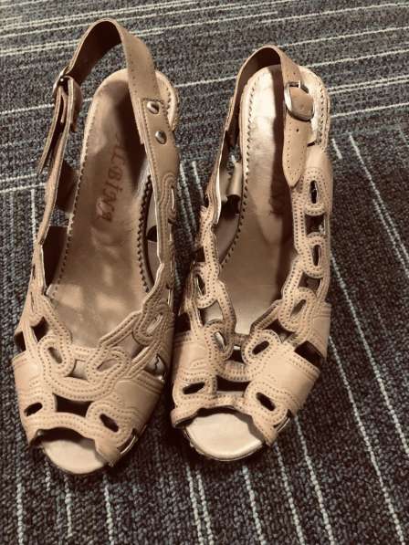 Продам босаножки