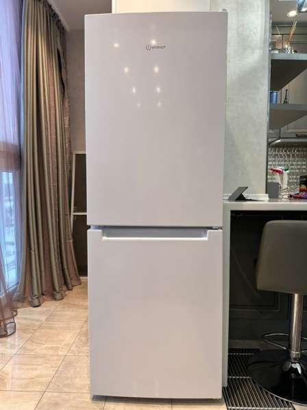 Продам холодильник Indesit