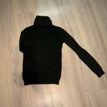 Водолазка черная, в Истре