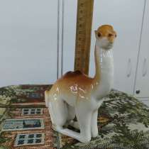 Статуэтка фарфоровая СССР «Верблюд» - ЛФЗ 1970-х годов, в Москве
