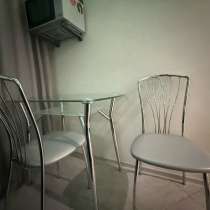 Продам стол и стулья, в Томске