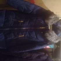 ПРодаю осенне-зимнее пальто, новое с меховым капюшоном, и об, в Москве