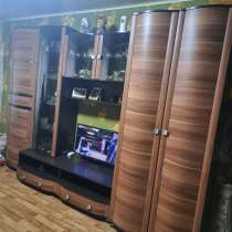 Диван 20000, стенка +комод 15000. Торг уместен, в Оренбурге