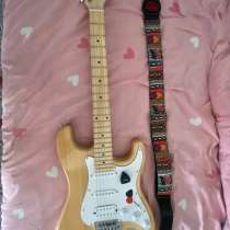 Продаю электро гитару Fabio звук хороший все что нужно есть, в Новочебоксарске