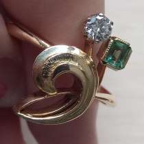Золотое кольцо с бриллиантом и изумрудом, в Москве