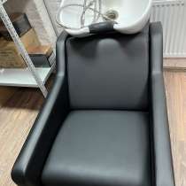 Парикмахерское кресло-мойку продаём, в Санкт-Петербурге