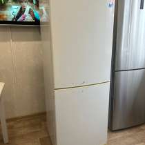 Холодильник двухкамерный, белый фирмы «АТЛАНТ», в Ульяновске