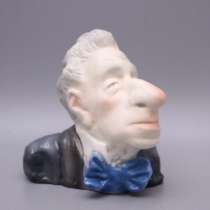 Бюст режиссера В.Э. Мейерхольда, 1930-е, в Москве