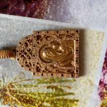 Золотая иконка Богородицы, в Москве