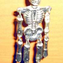 металлическую подвеску «Скелет», в Нижнем Новгороде