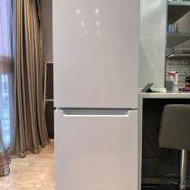 Продам холодильник Indesit, в Москве
